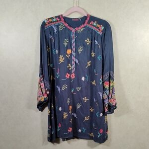 01564 Johnny Was dark gray 1/2 button floral embroidery tunic blouse L